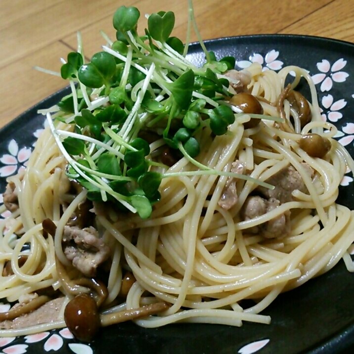 豚肉と株取りなめこのパスタ